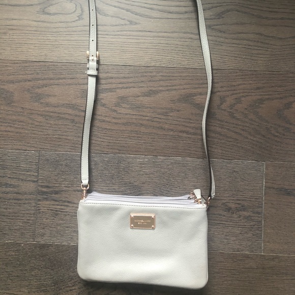 Michael Kors Handbags - Michael Kors Crossbody in Gray & Rose Gold